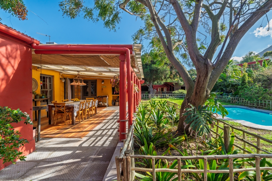 4 Bedroom Property for Sale in Meadowsteads Western Cape